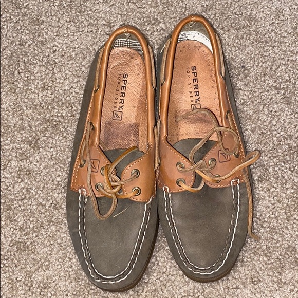 Sperry topsider with non-marking sole. - Picture 1 of 3
